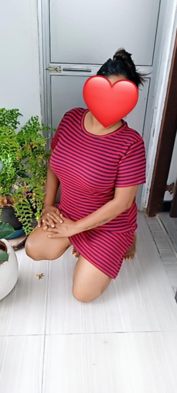 Pannipitiya Homagama Beautiful Young Girl Full Service