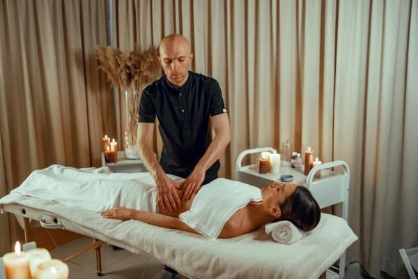 Proffessianol Male Massage Therapist