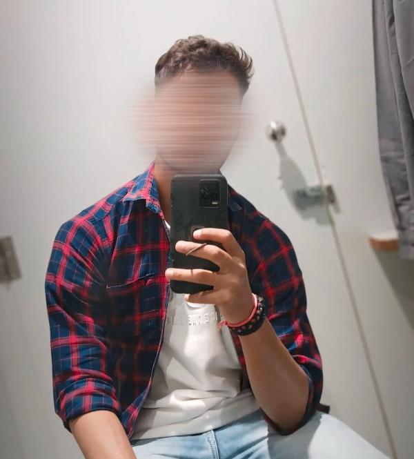 22 𝙃𝙊𝙏 𝘽𝙤𝙮  (new comer)