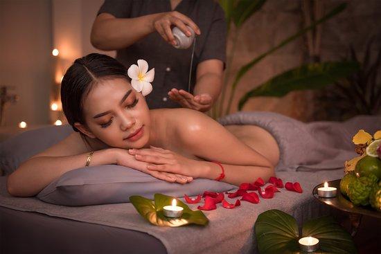 Massage male therapist