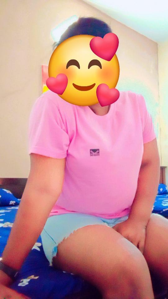 Hot girl at unawatuna visit ok. (GALLE)