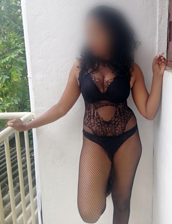 MISTRESS ROSHANI