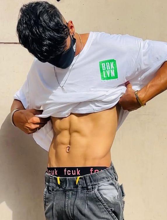 Sex වලට කැමති කාන්තාවන් පමනක් අමතන්න. වින්දනයක් ලබා ගැනීමට කැමති අයට. ඕන ආකාරයකට ඔබට සතුටු වීමට හැක.