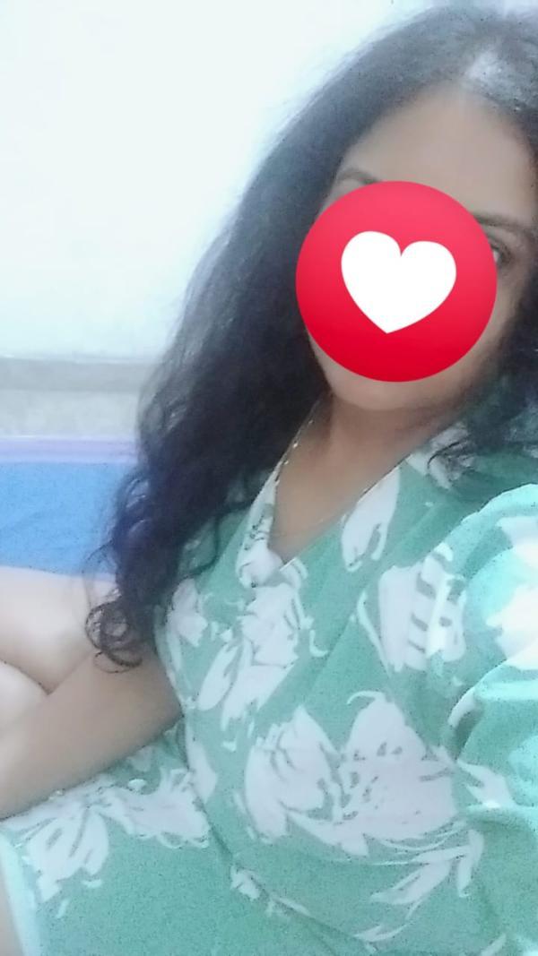 DECENT AND HOT GIRL AT Katugasthota  කටුගස්තොට
