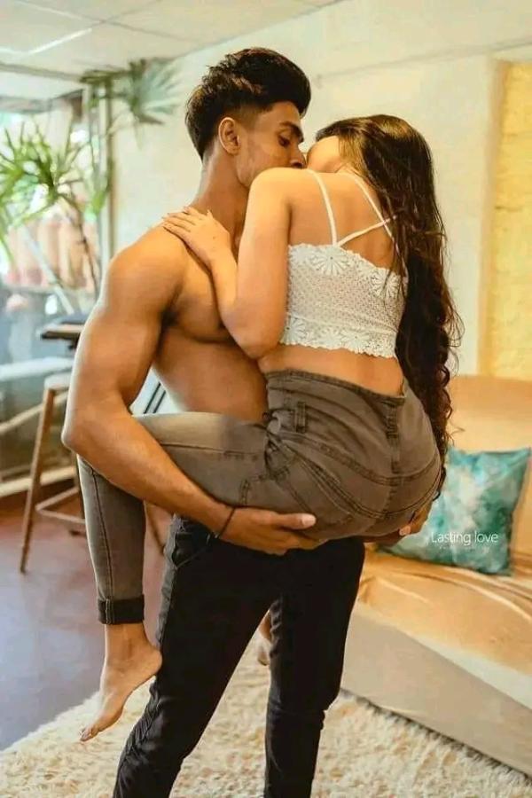 කාන්තාවන් සදහා පමණයි. Only for ladies පිරිමි පුද්ගලයන් කතා කිරීමෙන් වලකින්න