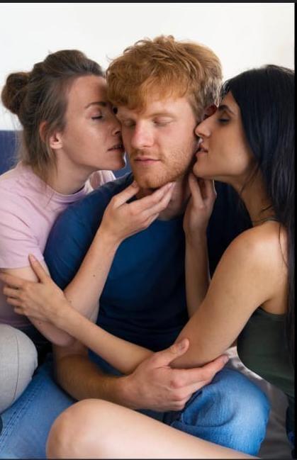 Ladies cupple 3 some ok ✅