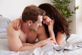 couple and single women