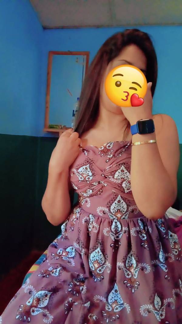 DECENT AND HOT GIRL AT Wariyapola