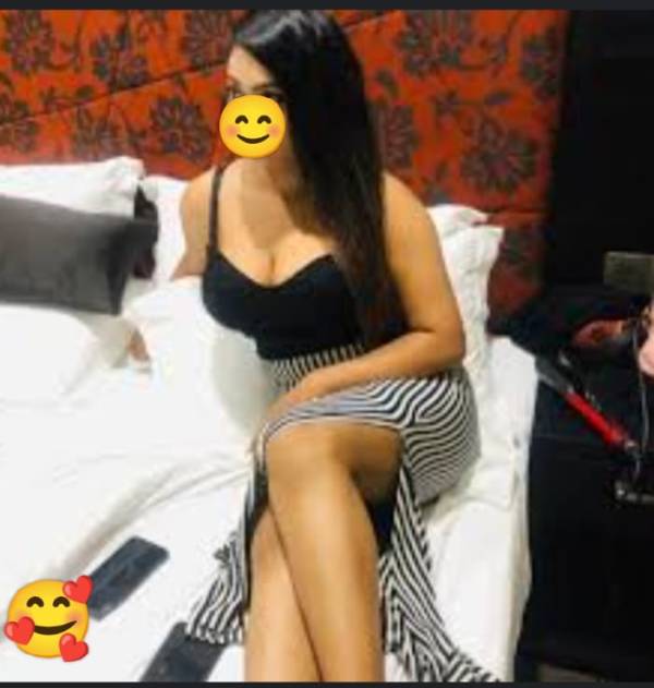 DECENT AND HOT GIRL AT Bambalapitiya/Wallawaththa/Kollupitiya