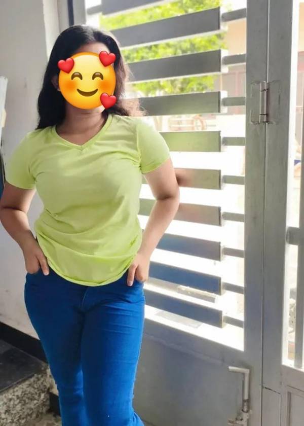 Tamil girl 𝙲𝚊𝚖 𝚜𝚑𝚘𝚠 0763180498 ❤️23 years old Sri lankan
