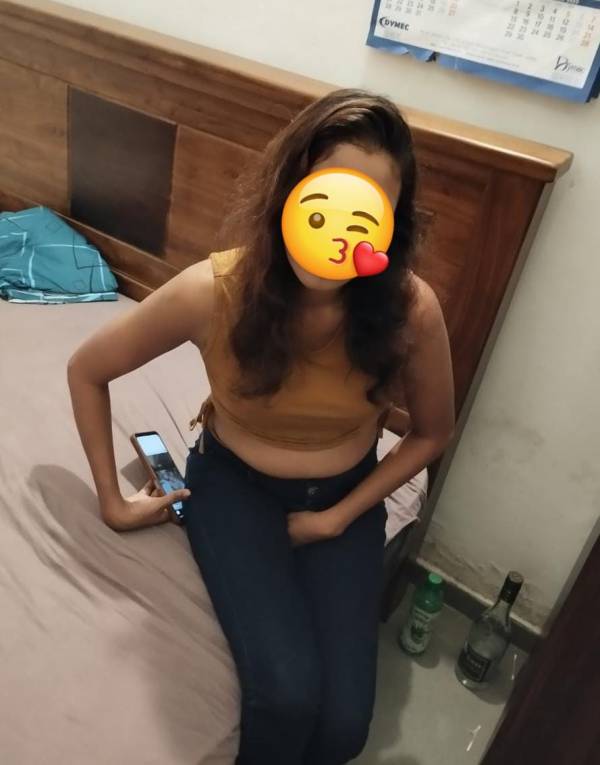 HOT GIRL AT Boralesgamuwa Maharagama  Pepiliyana