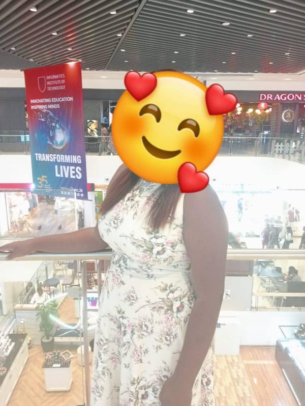 Hot Muslim girl at Kollupitiya / bambalapitiya