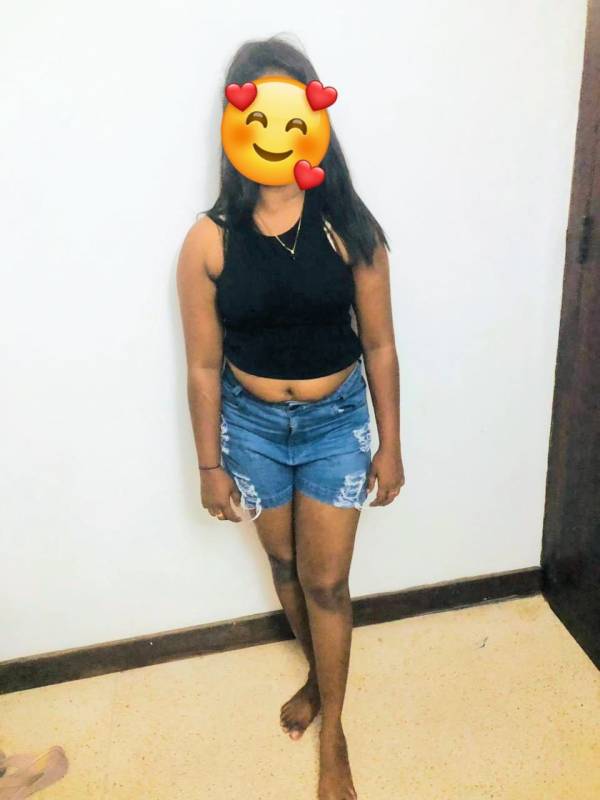 Hot girl at Borelasgamuwa