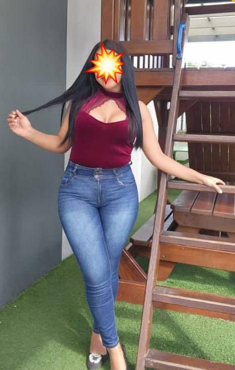 DECENT AND HOT GIRL AT Nugegoda