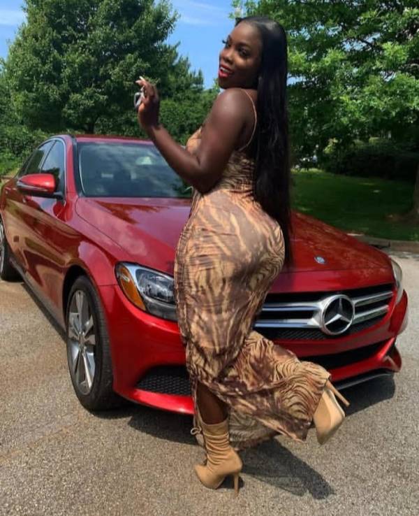 Hello gentlemen. Am Tashley 24, with big booty and big boobs . Am from Africa am here to make you happy