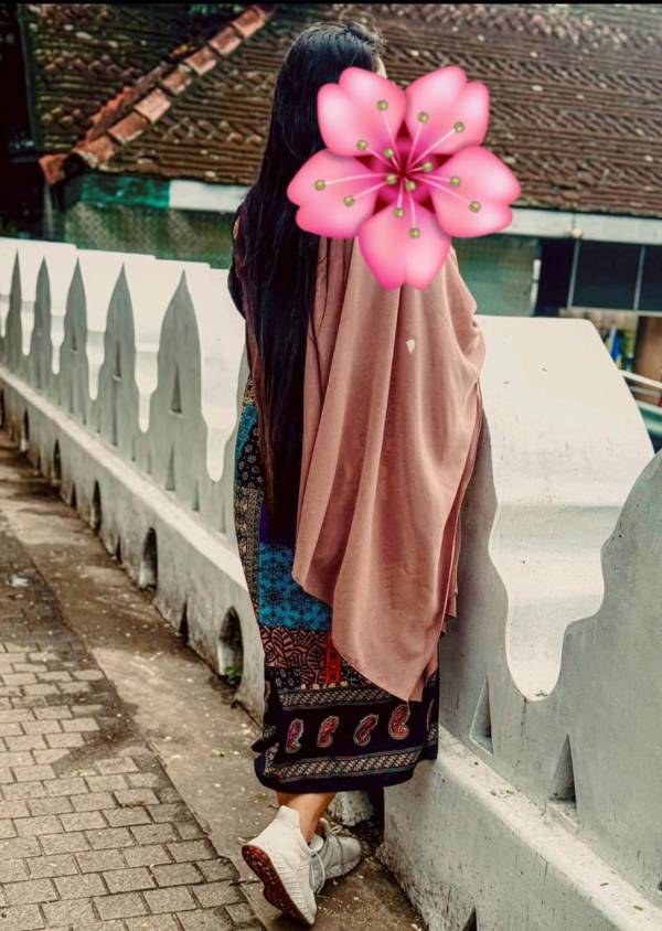 Hot girls at Kiribathgoda wattala