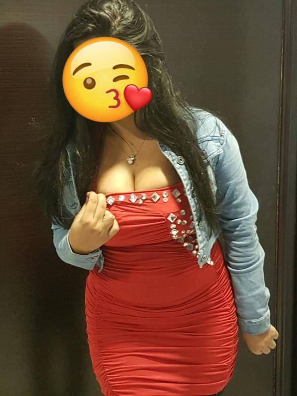 sexy girl at bambalapitiya