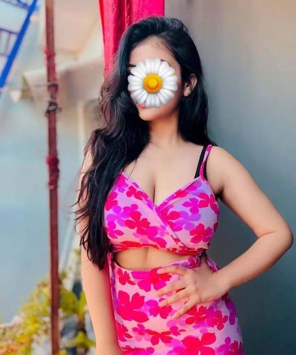 දවස ගානෙ ලස්සන Posh කෑලි ගෙන්නන Spa එක
