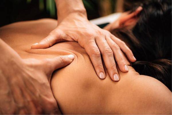 Obtain a relaxing Massage Experience in the back seat of my Car/ Home or Hotel