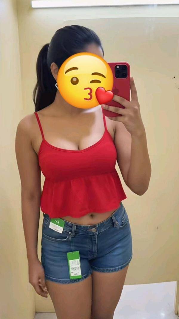 Hot girl at Kollupitiya කොල්ලුපිටිය