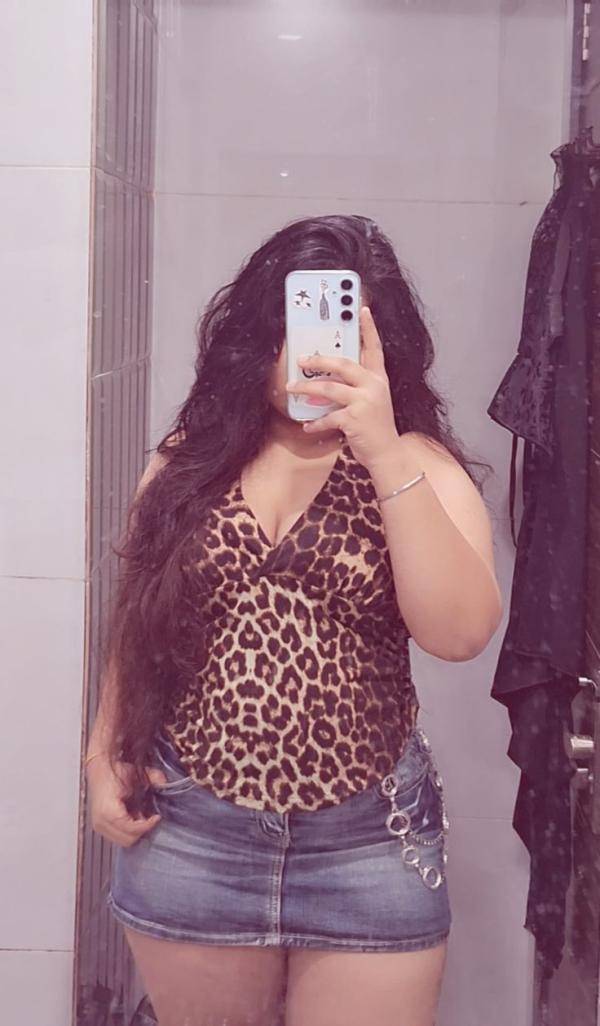 Hot chubby girl at Pitakotte,Nugegoda,Pagoda