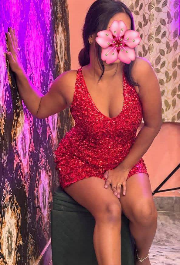 DECENT AND HOT  GIRL AT bambalapitiya බම්බලපිටිය
