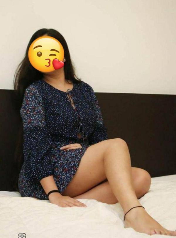 DECENT AND HOT SINHALA GIRL AT bambalapitiya