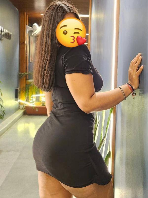 Decent and hot GIRLS AT bambalapitiya
