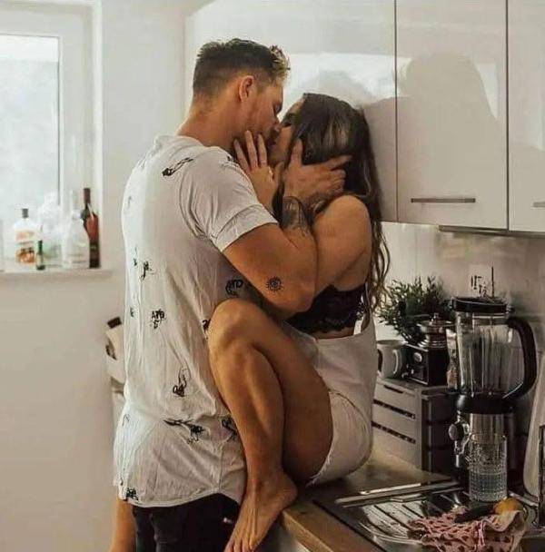 ලිංගිකව එක්වීමට කැමති කාන්තාවන්ට පමණි.