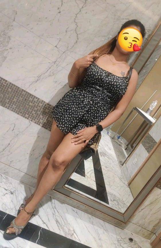 sexy girl at Bambalapitiya බම්බලපිටය.