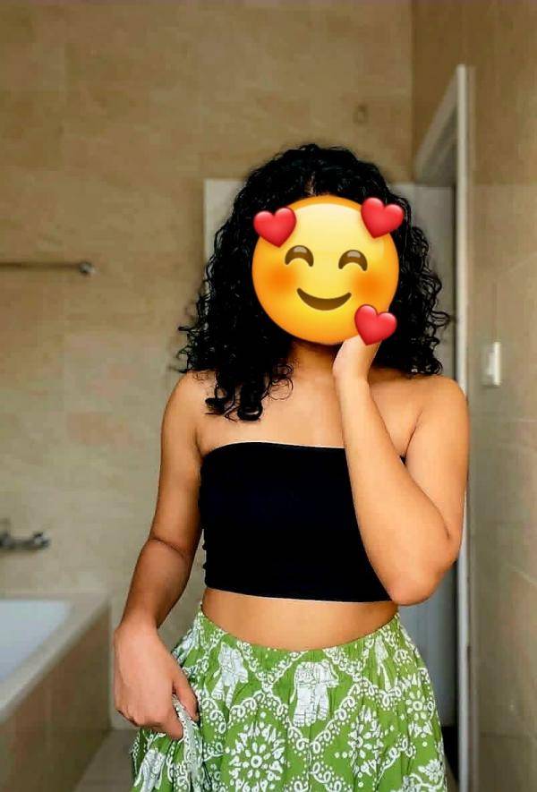 Hot girl at Kiribathgoda කිරිබත්ගොඩ