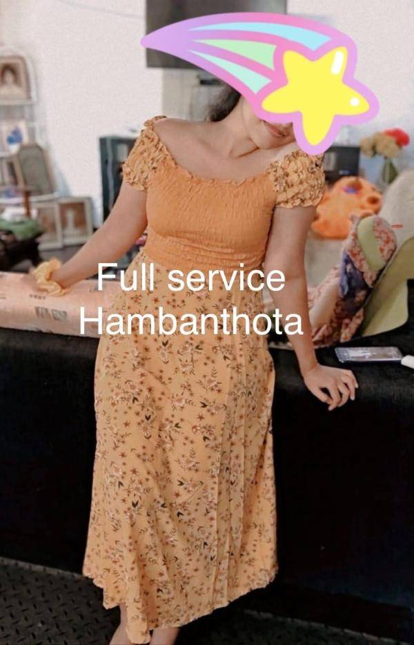 Hot girl at Hambantota Hambanthota හම්බන්තොට