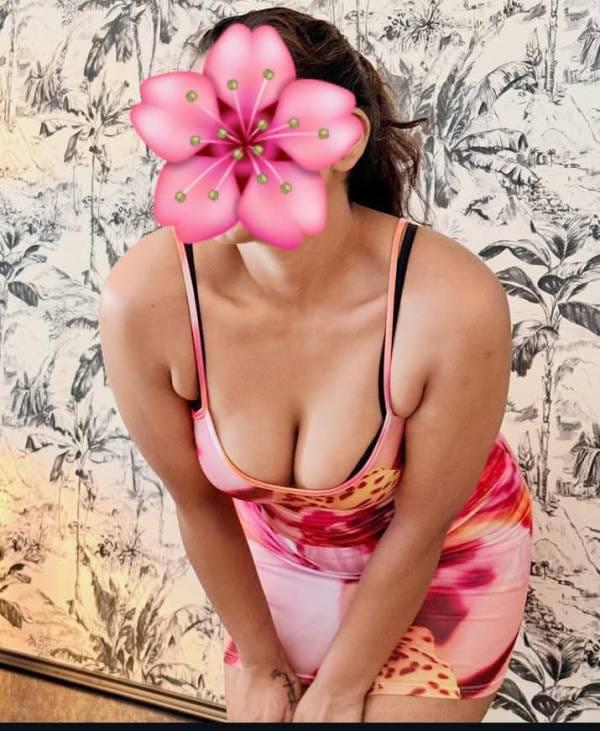 🌺Hi.... 🌺Name _ Chaya 🌺Age _ 34 years old 🌺This is my real picture 💯