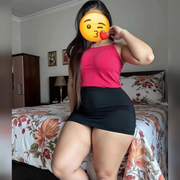 Sexy curvy girl Amaya at Pitakotte pagoda Nugegoda පිටකෝට්ටෙ පාගොඩ නුගේගොඩ
