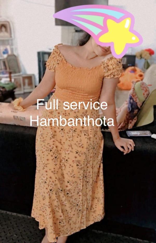 Hot girl at Hambantota Hambanthota හම්බන්තොට